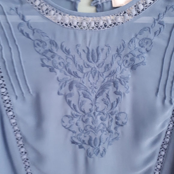 Blouse - Picture 2 of 4